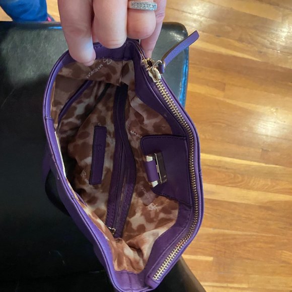 B. Makowsky Purple 100% Leather Crossbody Bag Animal Print Interior Lining - Picture 7 of 8